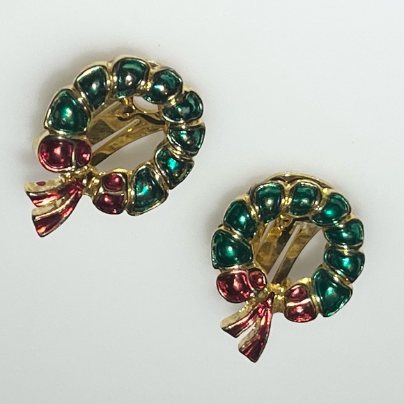 Vintage Gold Tone Red Green Enamel Christmas Wreath Clip On Earrings - Picture 6 of 16